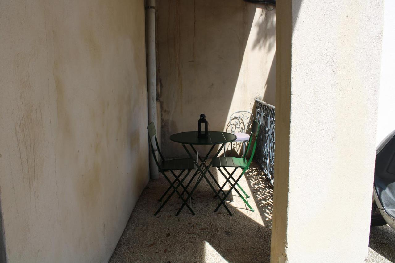 Agreable Appartement P2 Centre Ville Au Calme. Νιμ Εξωτερικό φωτογραφία