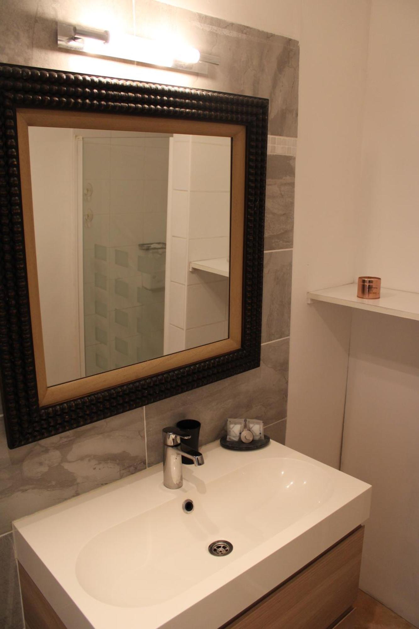 Agreable Appartement P2 Centre Ville Au Calme. Νιμ Εξωτερικό φωτογραφία